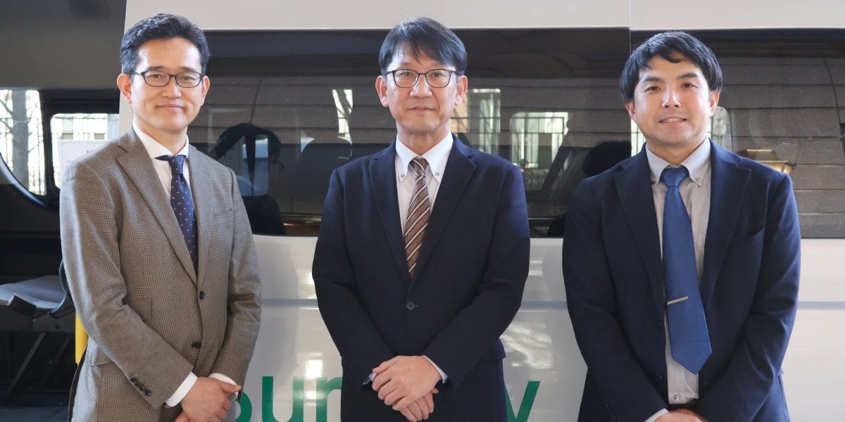 三木　明様（中）、中尾勝利様（左）、弊社・清陀（右）